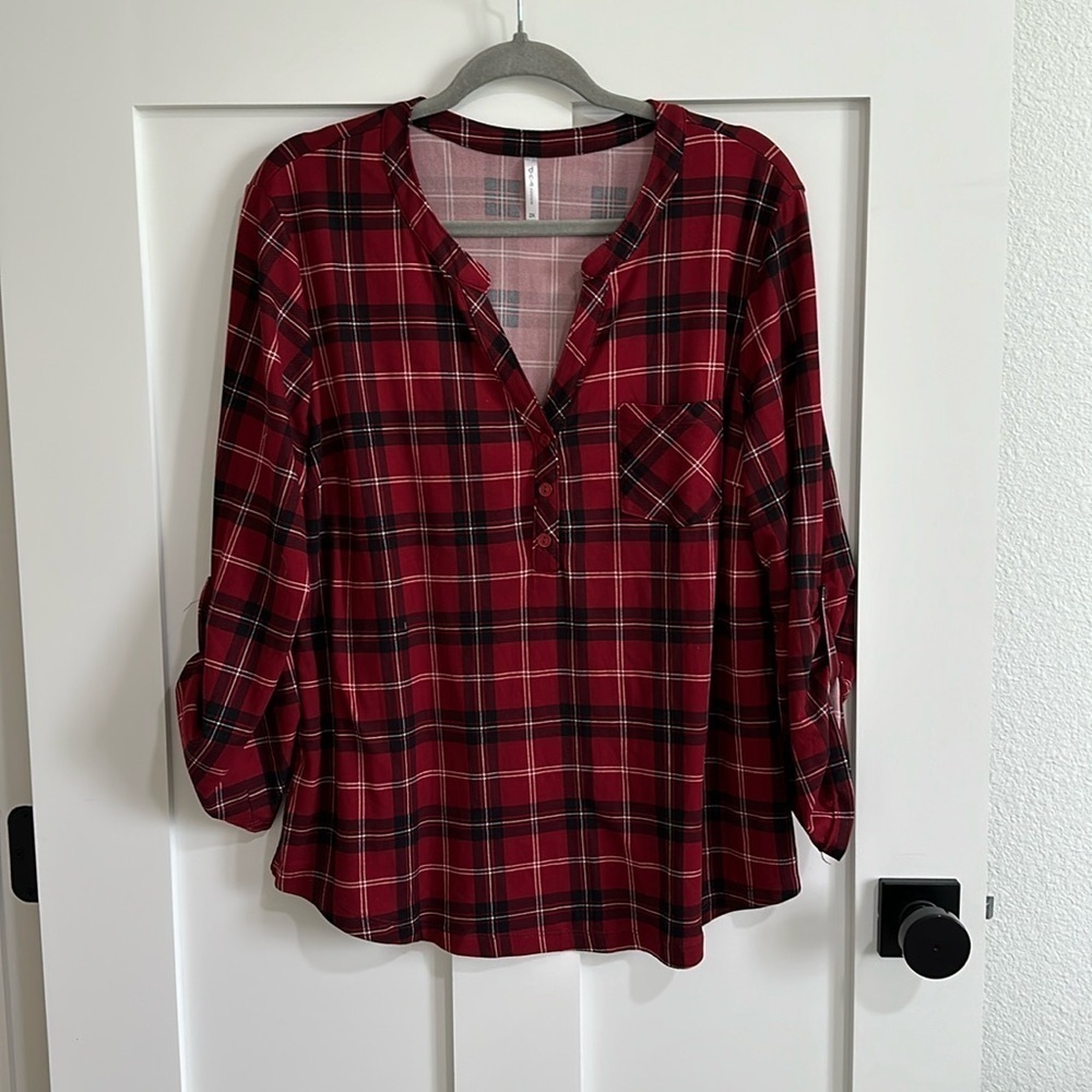 DNA Couture Women's 2X Split Neck Pullover Plaid Top Red Black Tartan Roll Tab